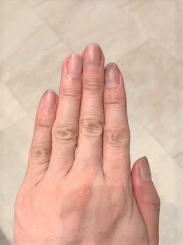 人差し指と薬指、どちらが長い？？サムネイル